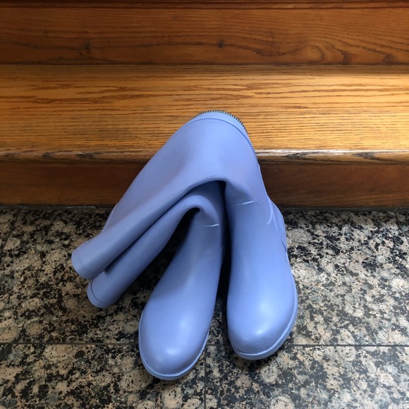 no basic rainboots! - Picture 2 of 5